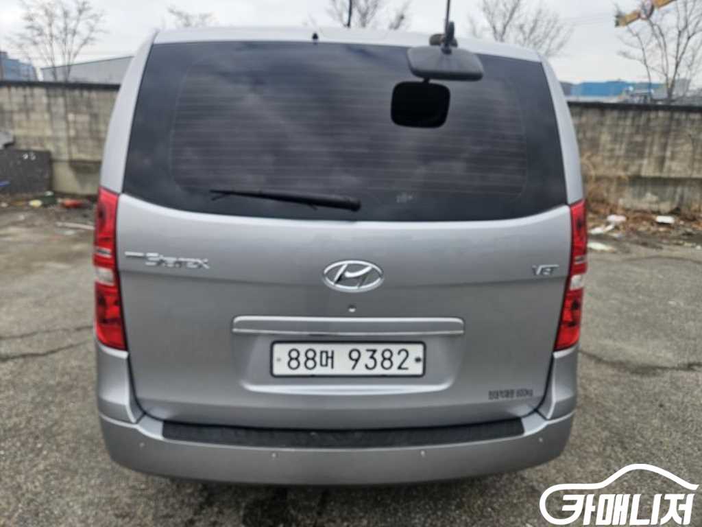 Hyundai Starex Grand Starex Van 3-Seater thumbnail 4