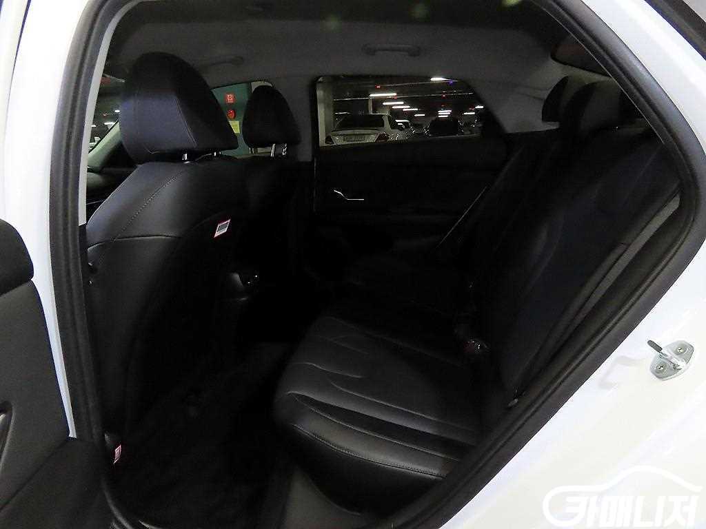 Hyundai Avante 1.6 Inspiration thumbnail 7