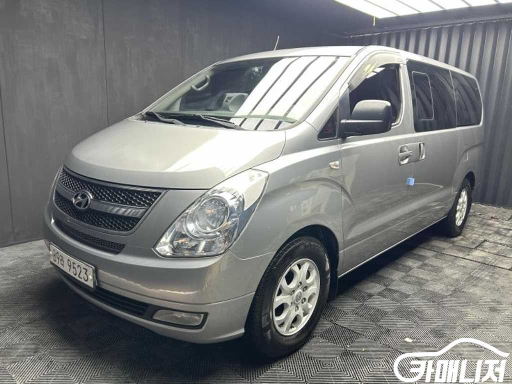 Hyundai Starex Grand Starex Van 5-Seater thumbnail 2