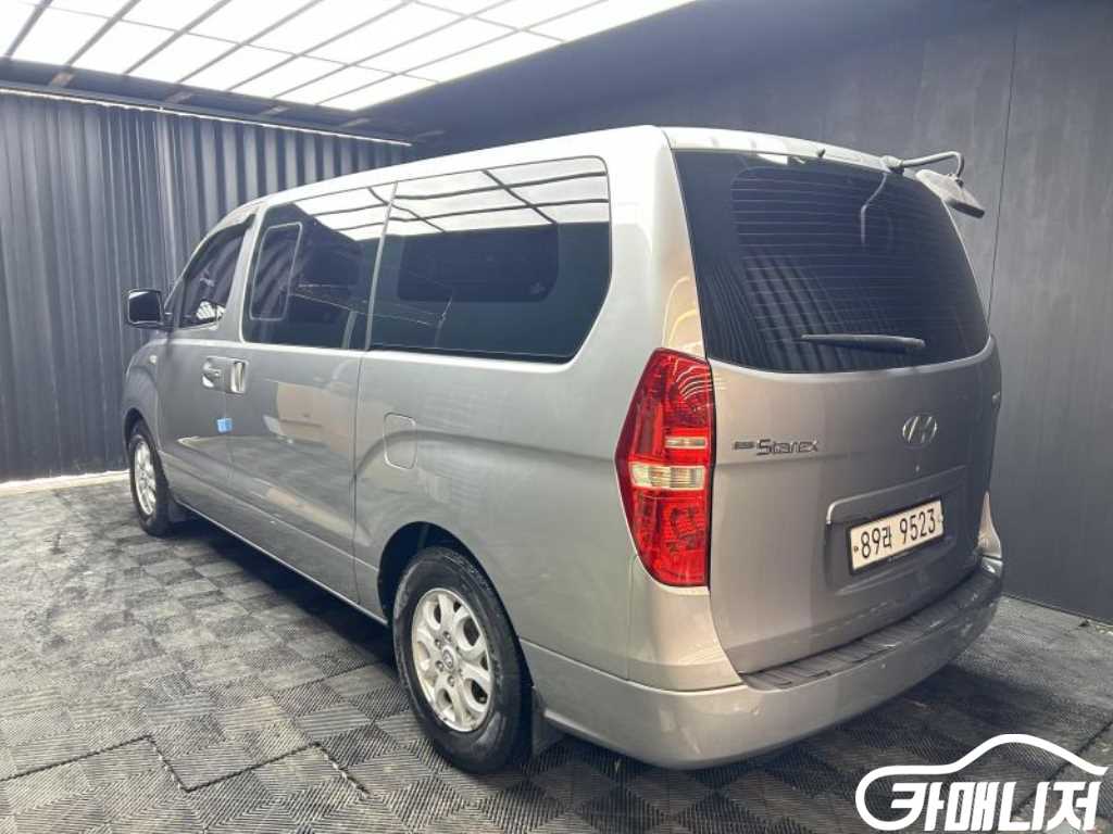 Hyundai Starex Grand Starex Van 5-Seater thumbnail 4