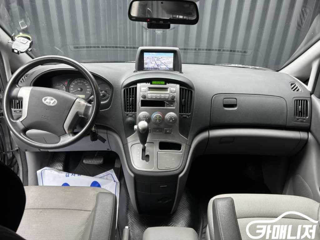 Hyundai Starex Grand Starex Van 5-Seater thumbnail 8