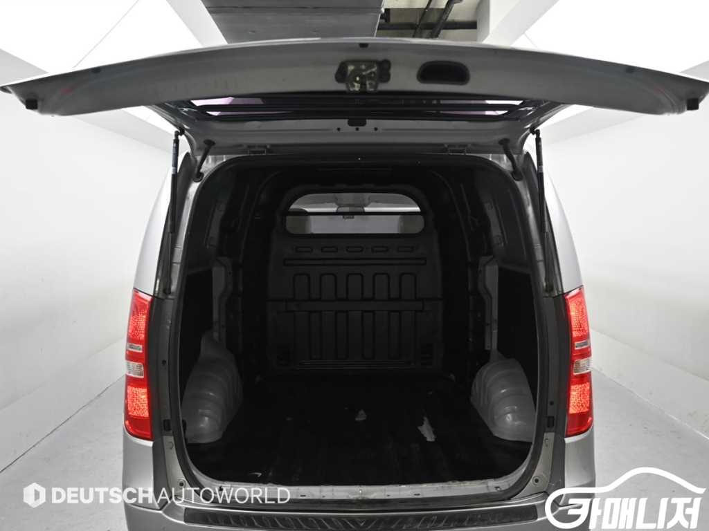 Hyundai Starex Grand Starex Van 5-Seater thumbnail 19