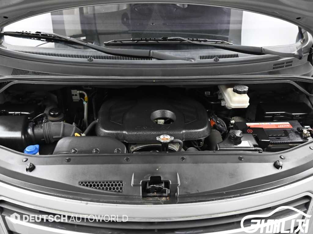 Hyundai Starex Grand Starex Van 5-Seater thumbnail 6