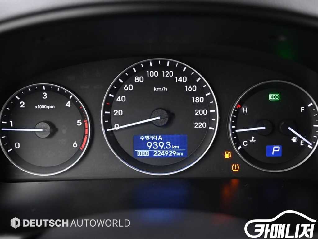 Hyundai Starex Grand Starex Van 5-Seater thumbnail 8