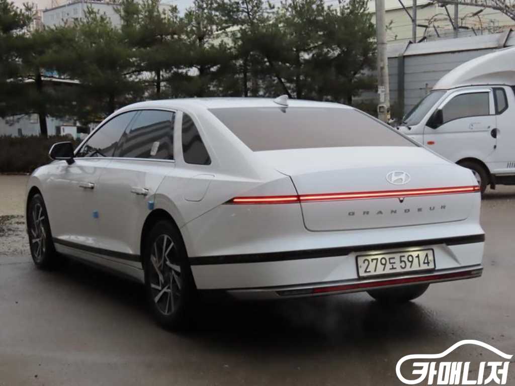Hyundai Grandeur Grandeur Hybrid Premium thumbnail 3