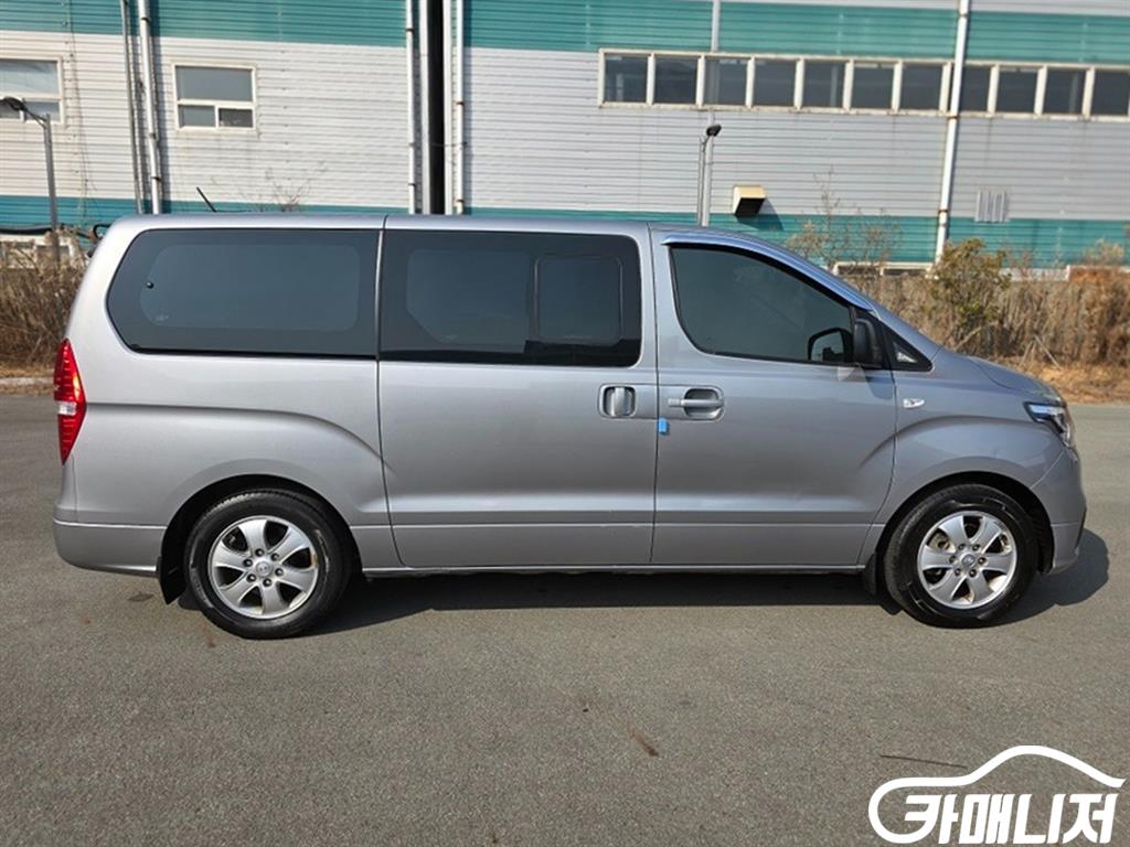 Hyundai Starex The New Grand Starex 2WD Wagon 12-Seater thumbnail 15