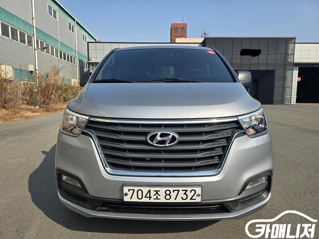 Hyundai Starex The New Grand Starex 2WD Wagon 12-Seater thumbnail 2