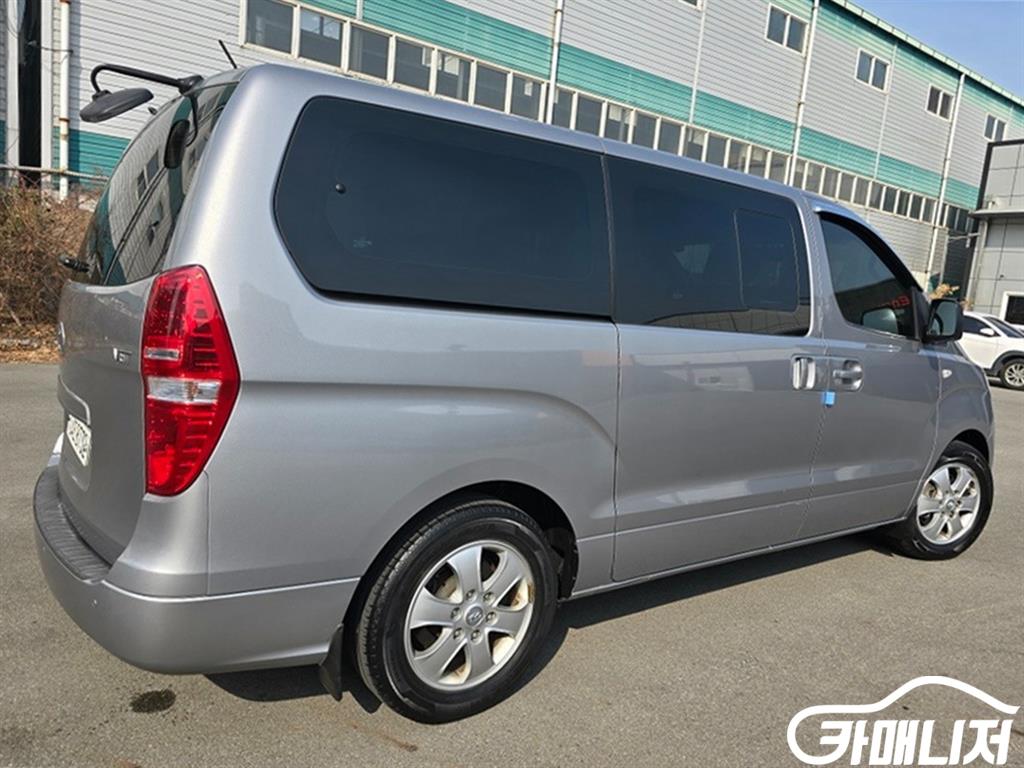 Hyundai Starex The New Grand Starex 2WD Wagon 12-Seater thumbnail 3