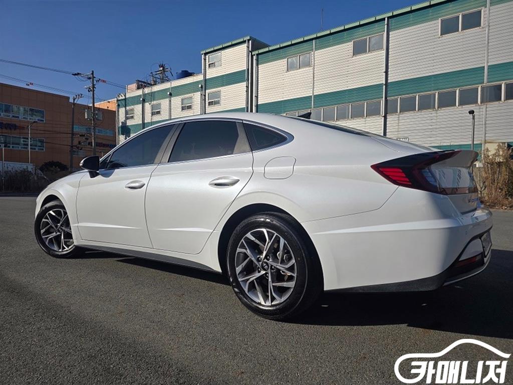 Hyundai Sonata 2.0 Premium thumbnail 3