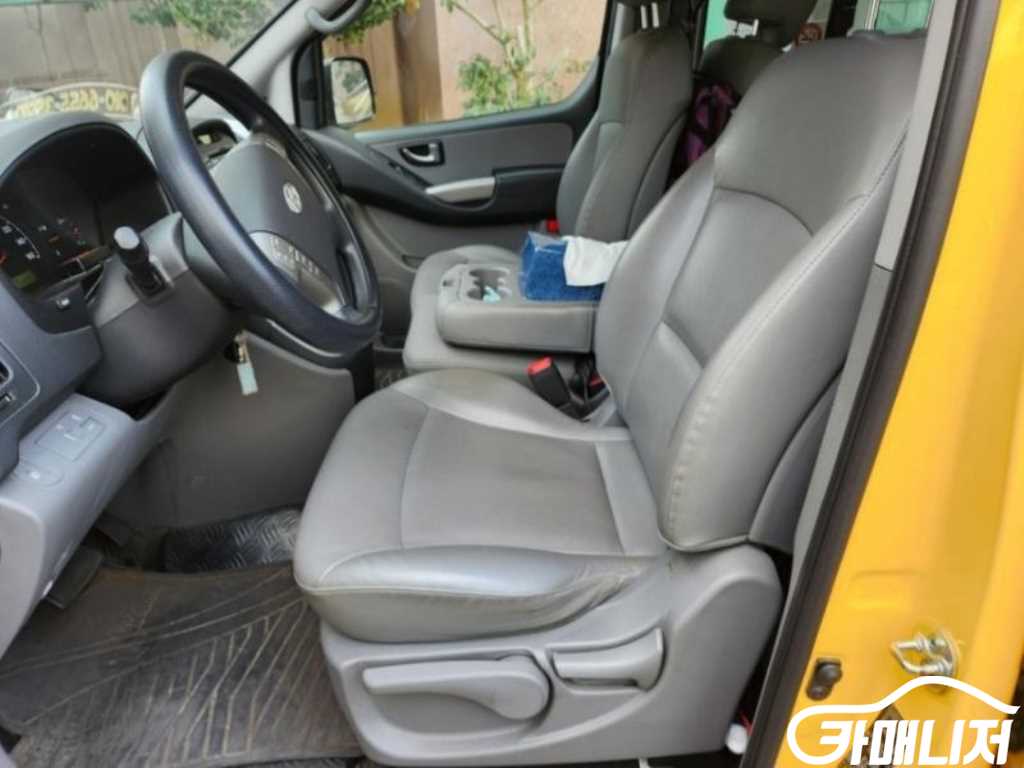 Hyundai Starex Grand Starex 12-Seater School Bus thumbnail 11