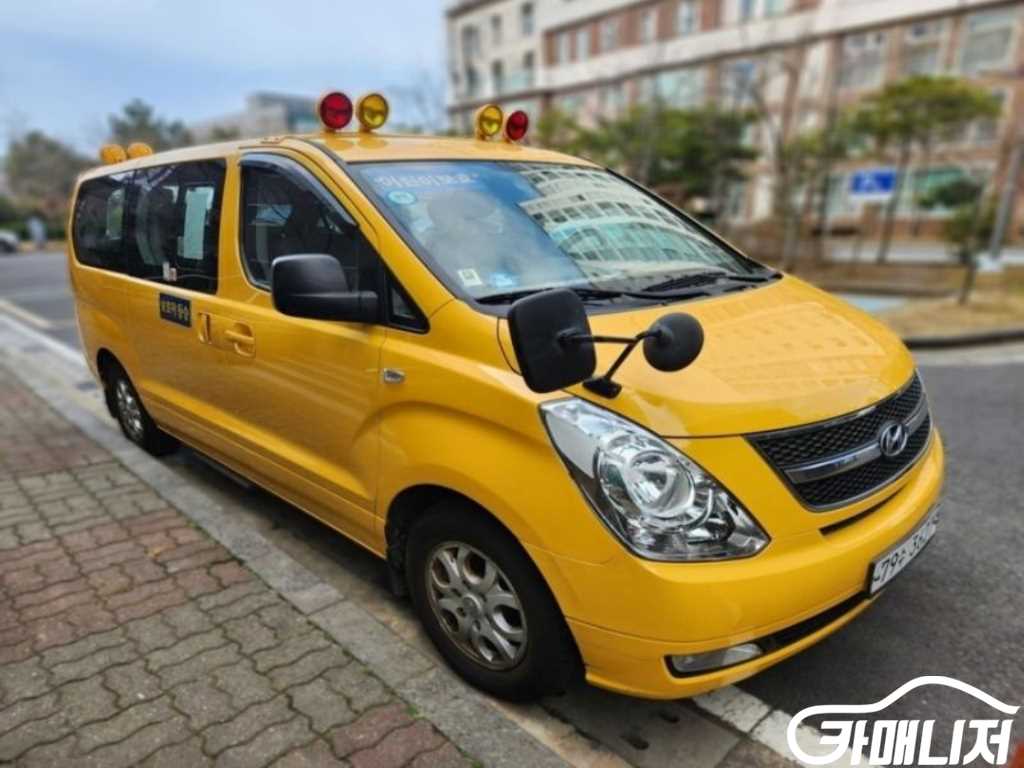 Hyundai Starex Grand Starex 12-Seater School Bus thumbnail 3