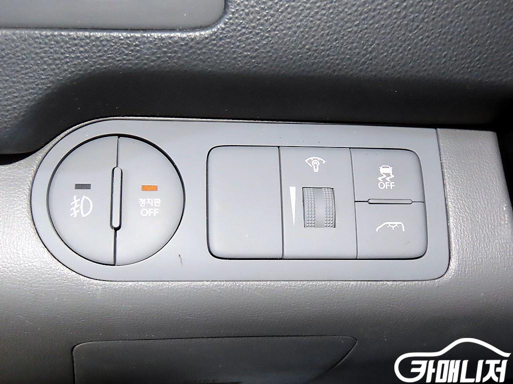 Hyundai Starex Grand Starex 15-Seater School Bus thumbnail 13