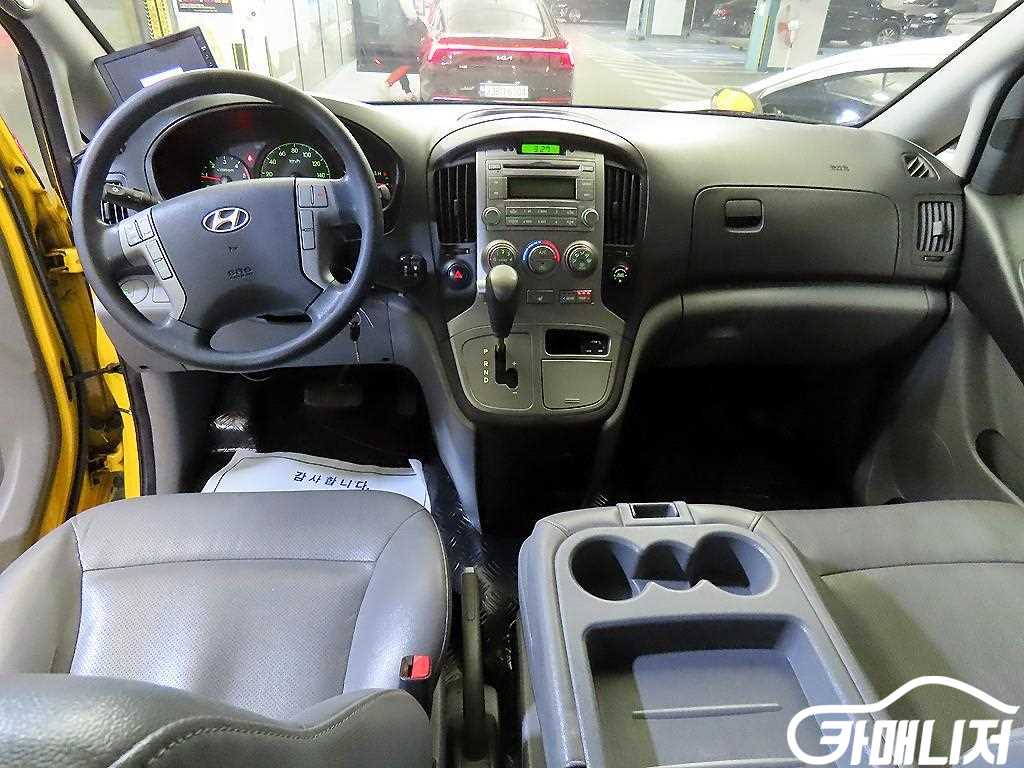 Hyundai Starex Grand Starex 12-Seater Wagon thumbnail 11