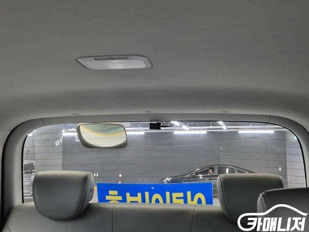 Hyundai Starex Grand Starex 11-Seater Wagon thumbnail 16