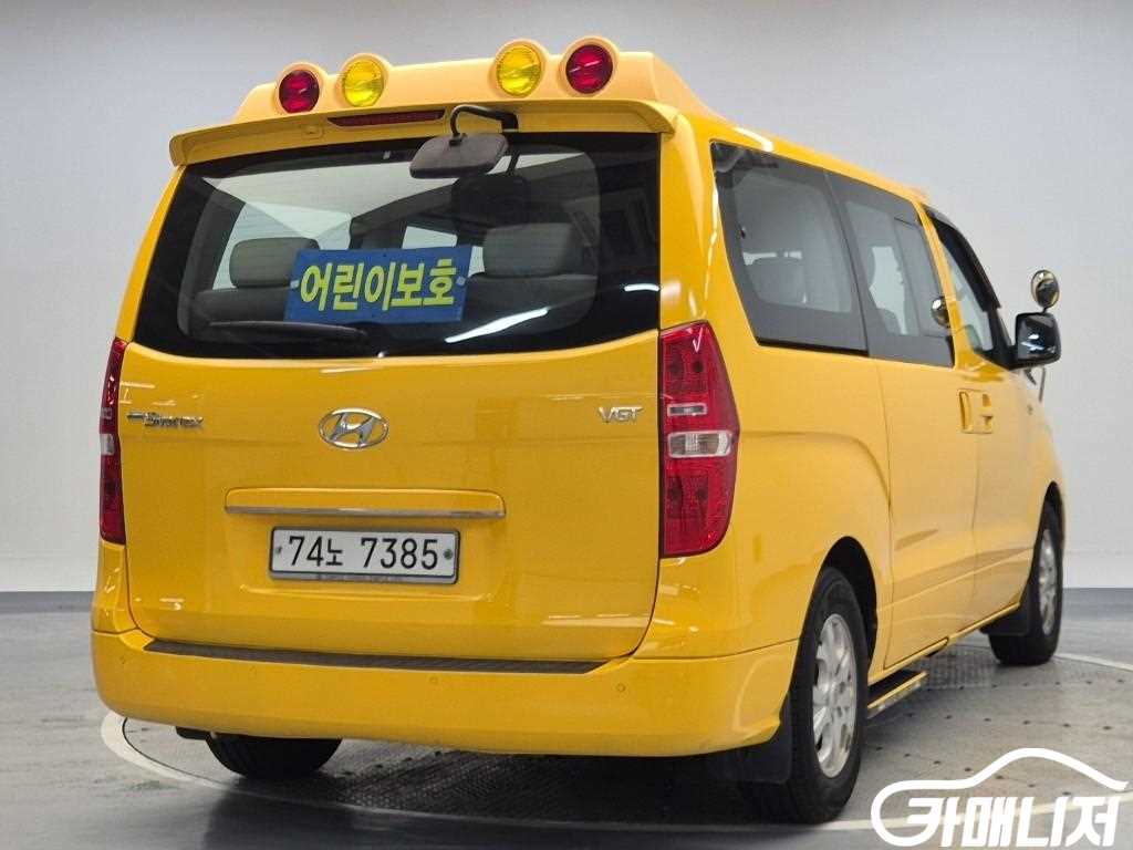 Hyundai Starex Grand Starex 11-Seater Wagon thumbnail 3
