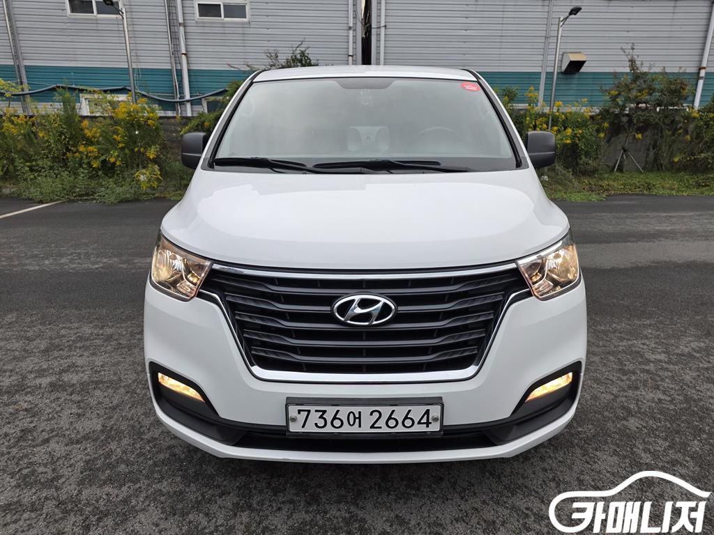 Hyundai Starex The New Grand Starex 2WD Wagon 12-Seater thumbnail 2