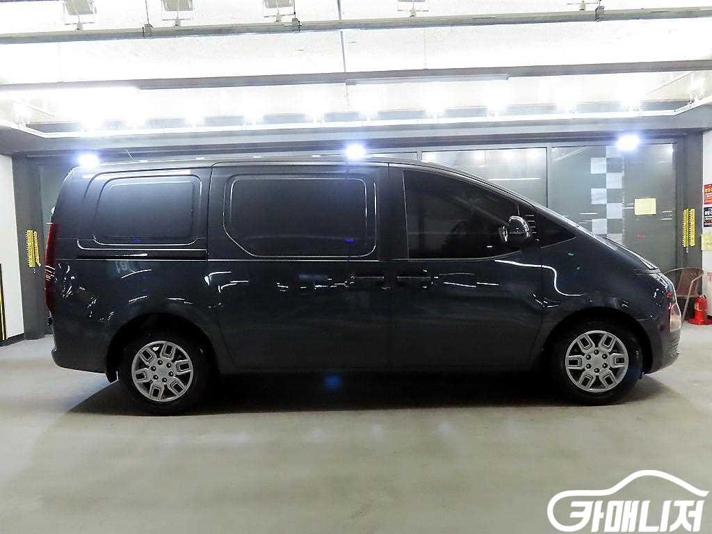 Hyundai Staria 2WD Diesel Cargo Modern thumbnail 3