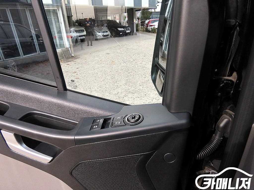 Hyundai Solati Luxury thumbnail 12