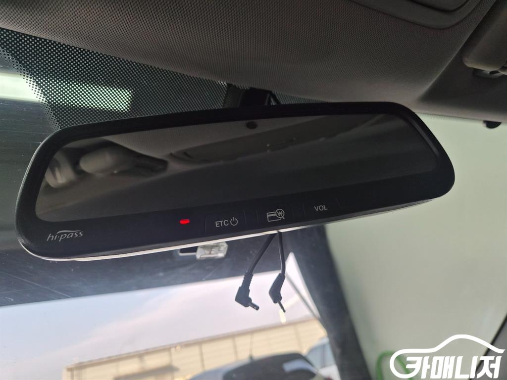 Hyundai Santa Fe Santa Fe Deo Style Diesel 2WD 2.0 MLX thumbnail 17