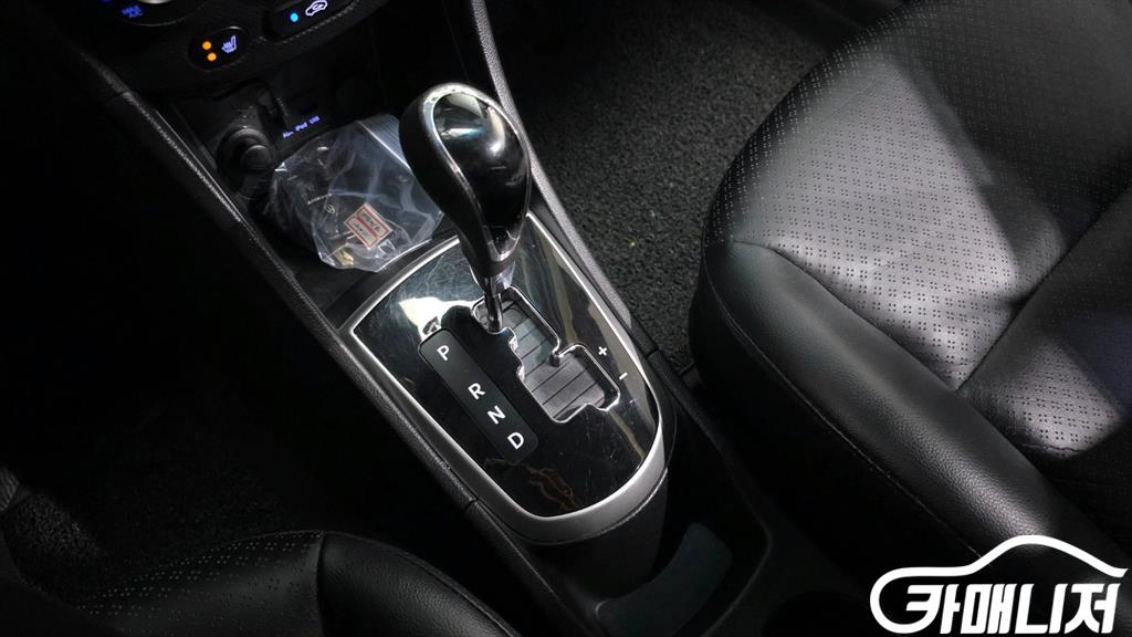 Hyundai Accent AccentFacelift 1.4VVT Premier thumbnail 9