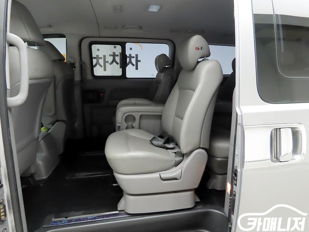 Hyundai Starex Grand Starex 11-Seater Wagon thumbnail 12
