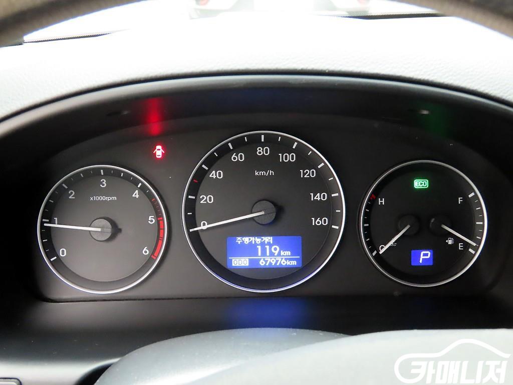 Hyundai Starex Grand Starex 11-Seater Wagon thumbnail 5