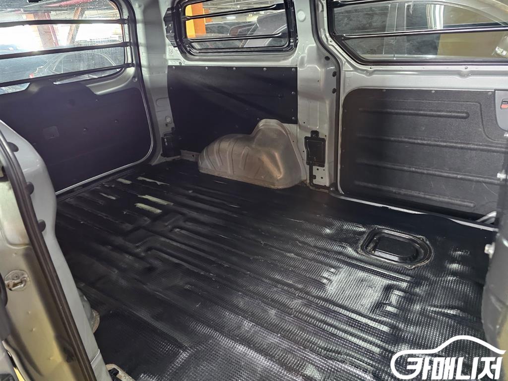 Hyundai Starex Grand Starex Van 3-Seater thumbnail 16