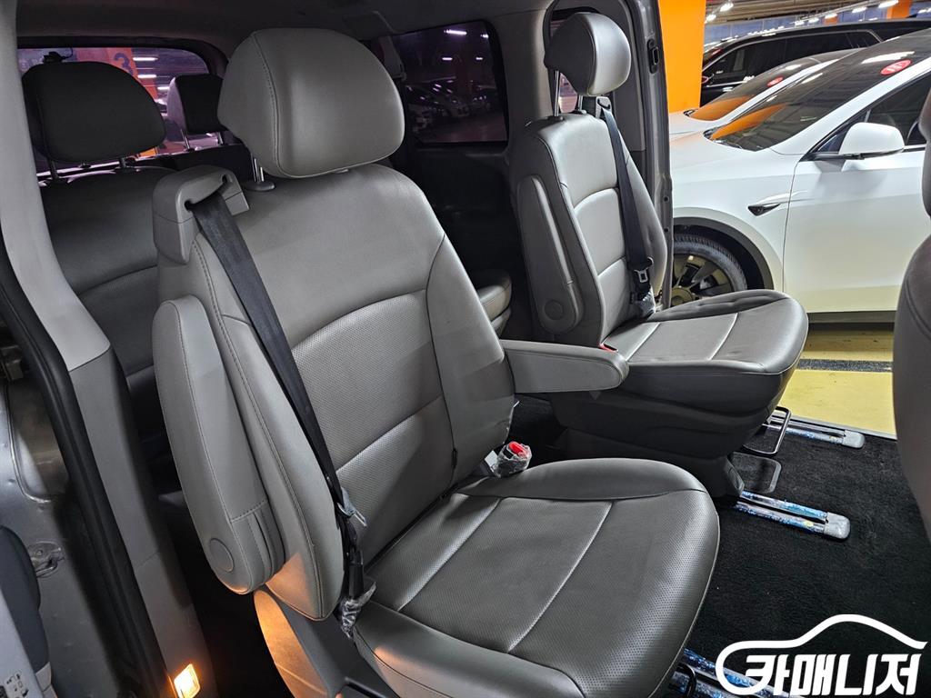 Hyundai Starex The New Grand Starex 2WD Urban 9-Seater thumbnail 16