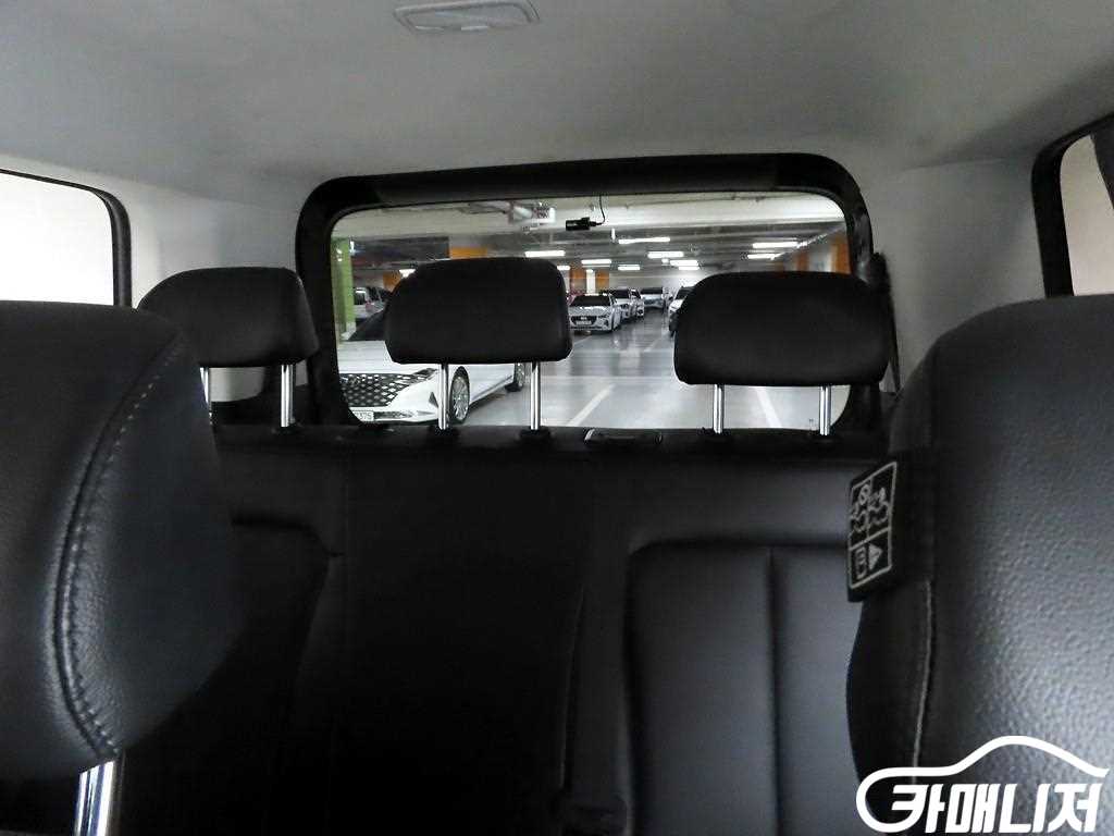 Hyundai Staria 2WD Diesel Tourer Modern thumbnail 13