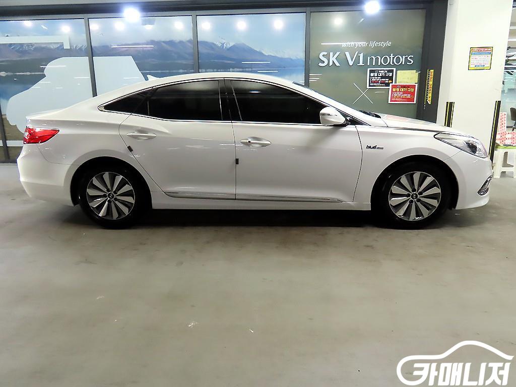 Hyundai Grandeur Grandeur HG Hybrid PREMIUM thumbnail 3