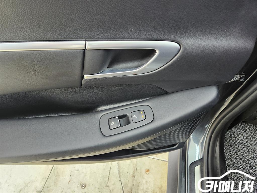 Hyundai Sonata 2.0 Premium Family thumbnail 18