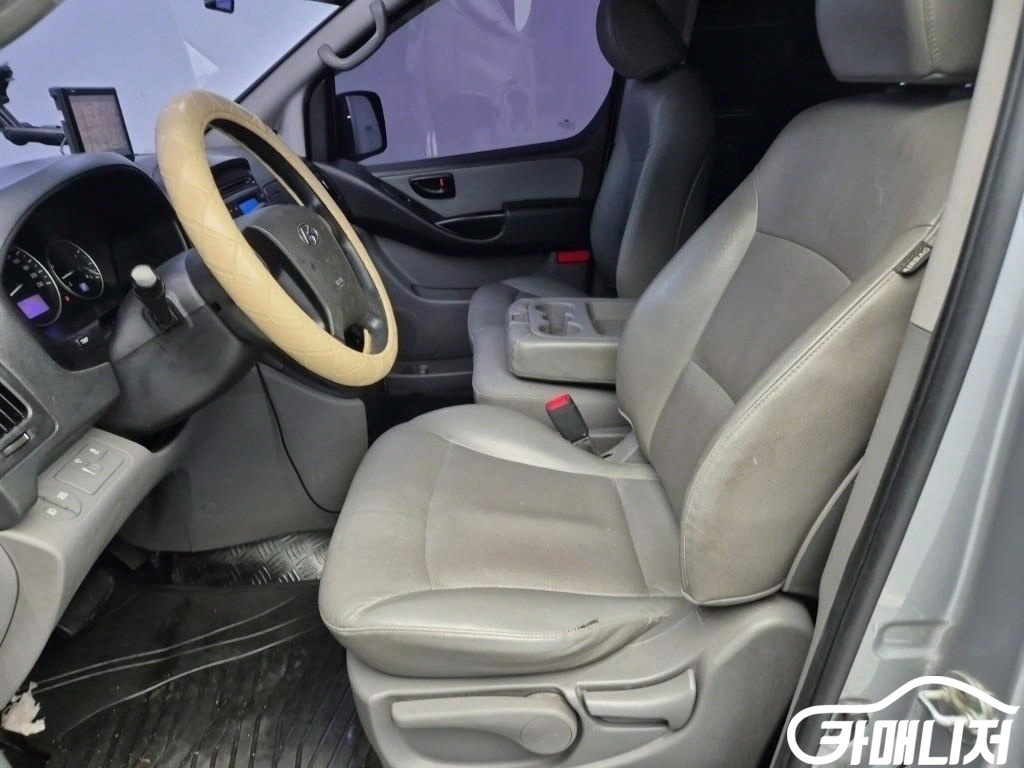 Hyundai Starex Grand Starex Van 3-Seater thumbnail 11