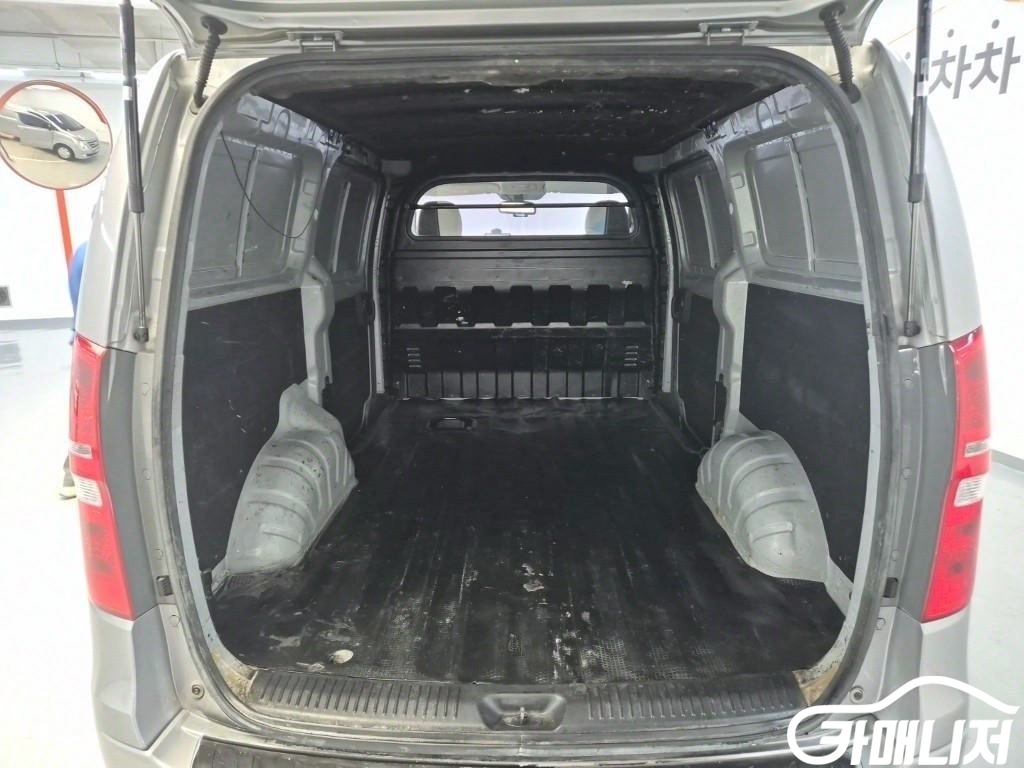 Hyundai Starex Grand Starex Van 3-Seater thumbnail 16