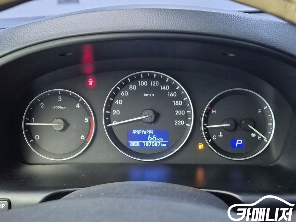 Hyundai Starex Grand Starex Van 3-Seater thumbnail 6