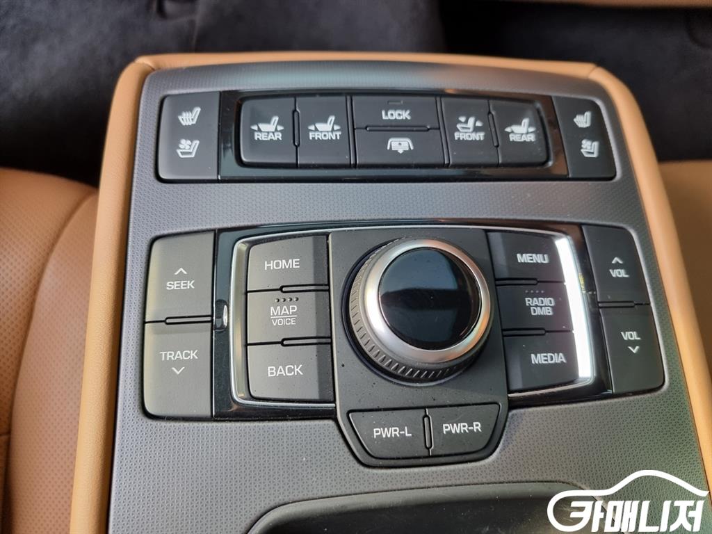 Hyundai Genesis GenesisDH G380 Painiseuteu Edition AWD thumbnail 17