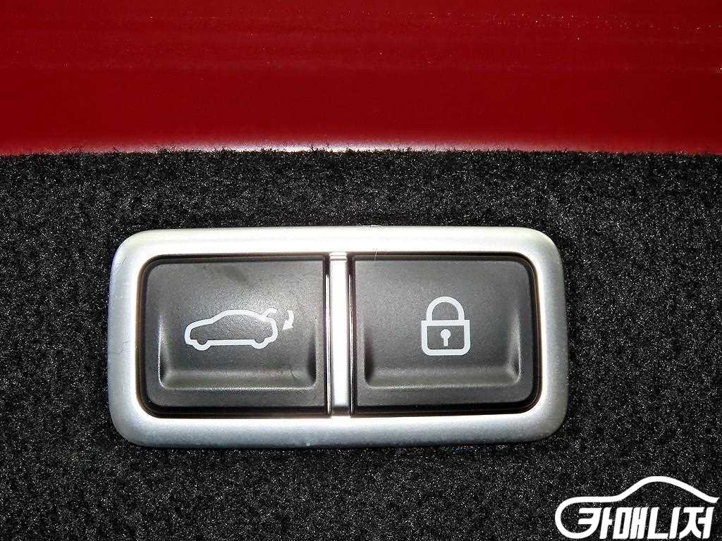 Genesis G70 The New G70 Gasoline 2.0T 4WD thumbnail 16