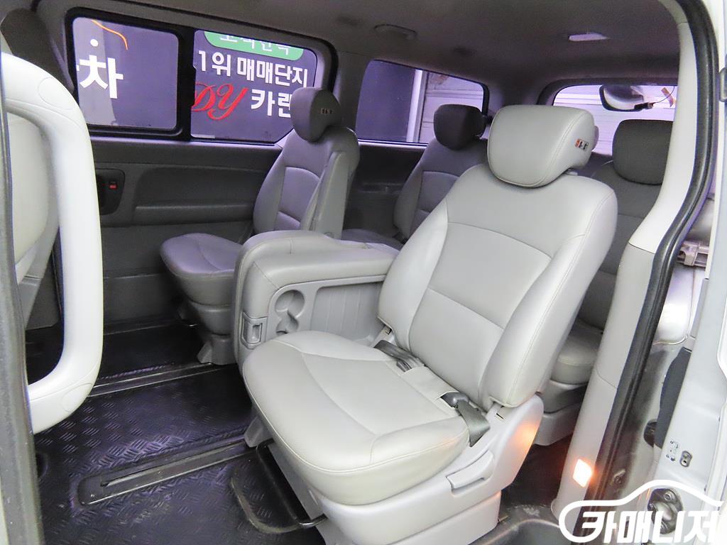 Hyundai Starex Grand Starex 12-Seater Wagon thumbnail 7