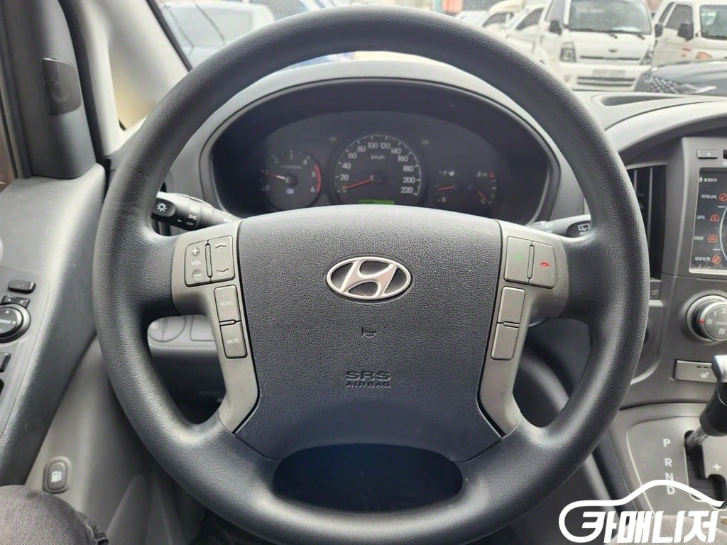 Hyundai Starex Grand Starex 12-Seater Wagon thumbnail 10