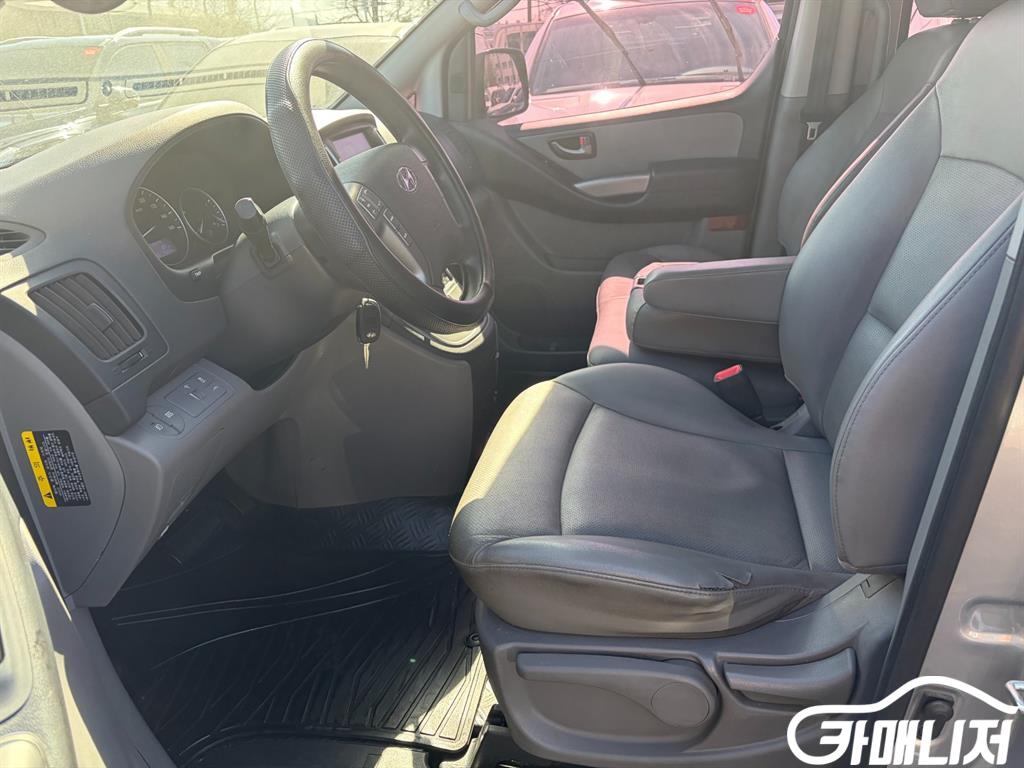 Hyundai Starex Grand Starex 12-Seater Wagon thumbnail 10