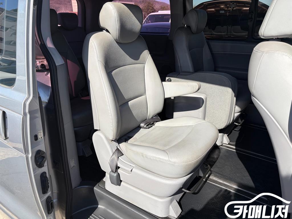 Hyundai Starex Grand Starex 12-Seater Wagon thumbnail 13