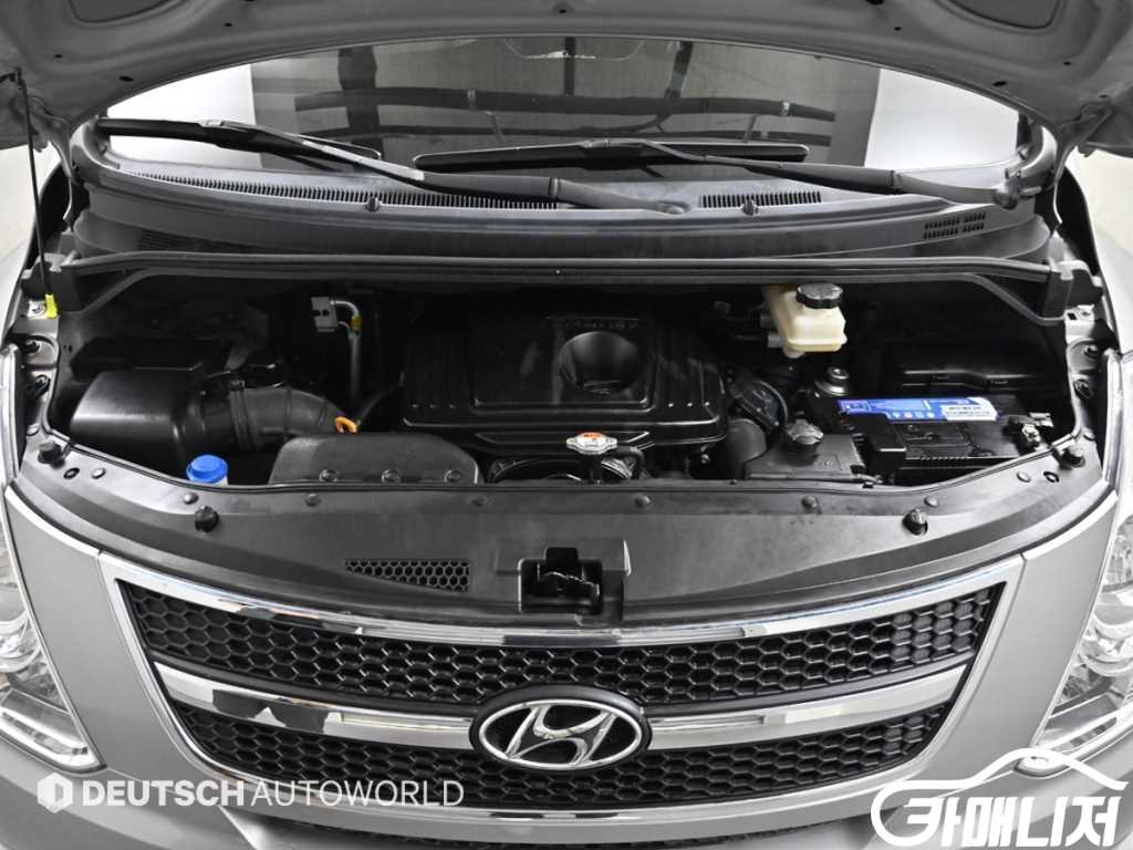 Hyundai Starex Grand Starex Van 5-Seater thumbnail 6