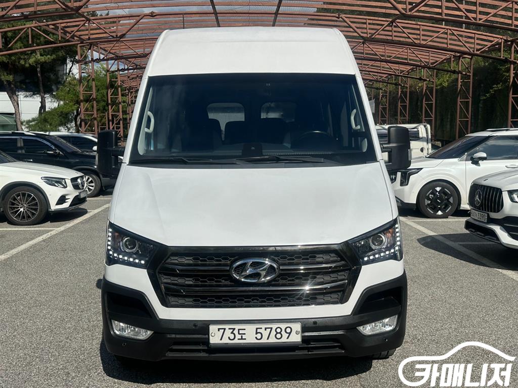 Hyundai Solati Luxury thumbnail 2