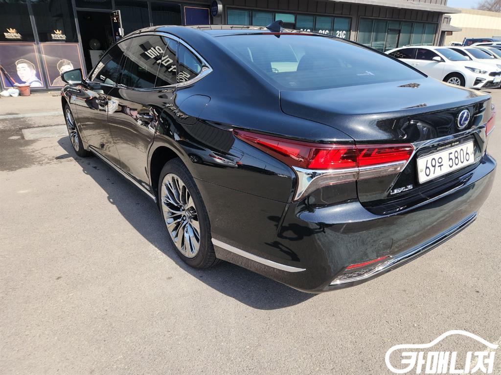 Lexus LS LS500h 3.5 Platinum AWD thumbnail 4