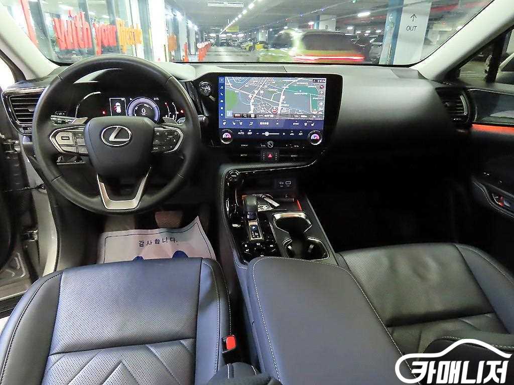 Lexus NX NX 350h Premium thumbnail 10